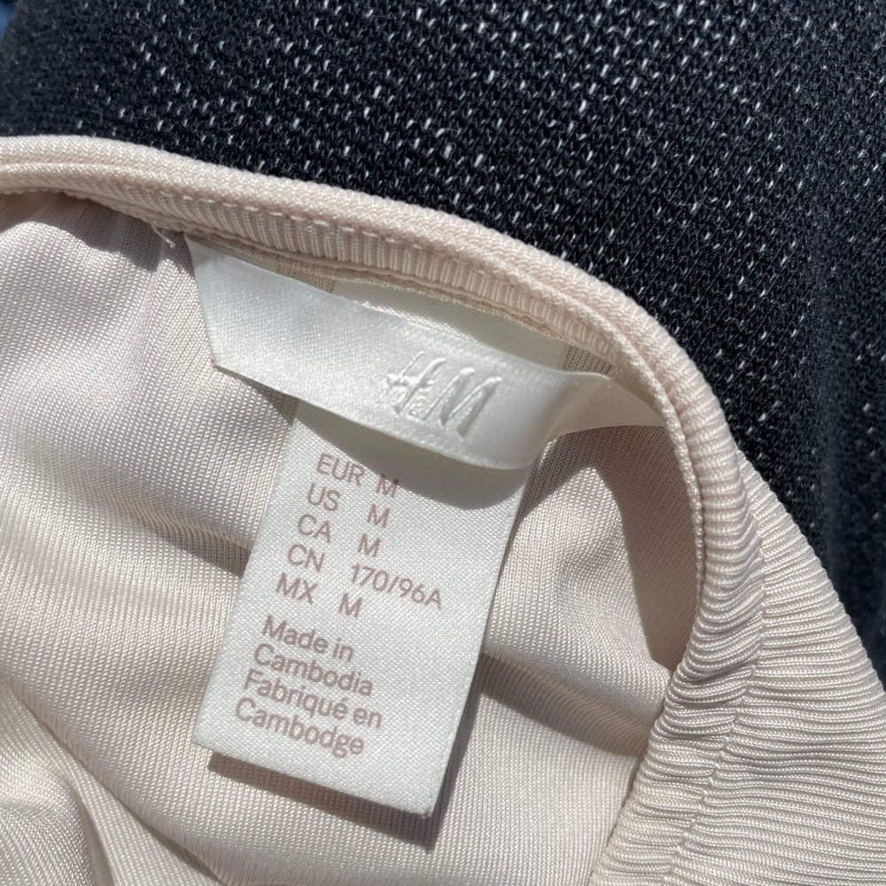 H&M Cut Out Top - Picture 4 of 4